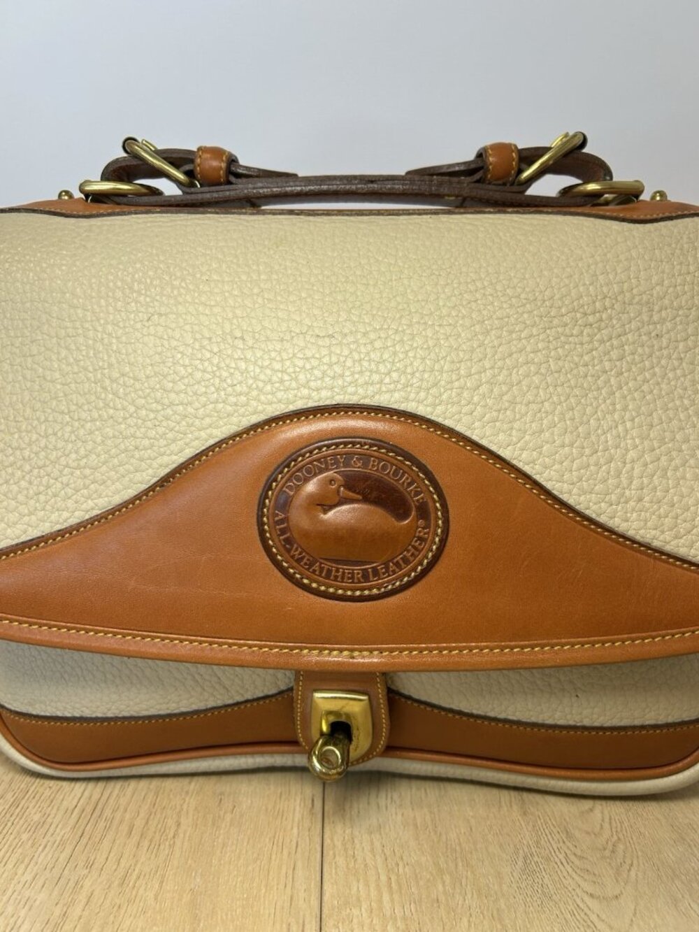 1990s Dooney & Bourke 701 CARRIER Shoulder Bag Tan Cream Vintage Collection RARE - Picture 2 of 15